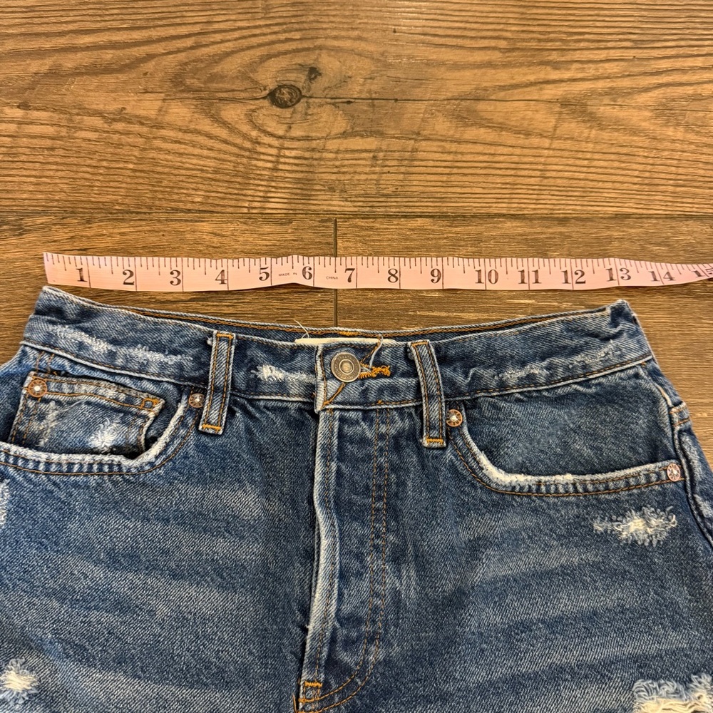 We The Free Distressed Women Denim Cutoff Shorts Size 26‎ - Picture 5 of 6